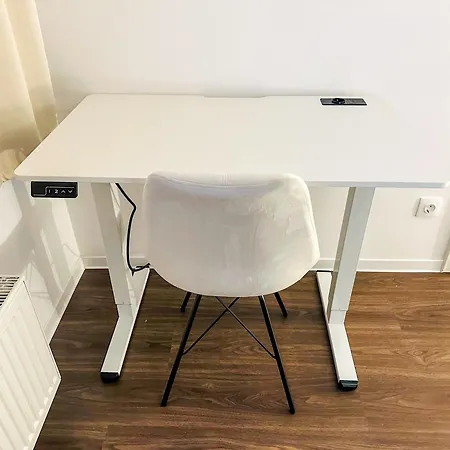 Cosy 4 With Free Parking, Balcony And Workspace Apartment Oberschleissheim