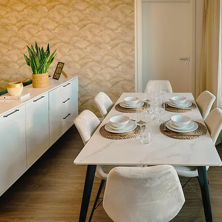 Cosy 4 With Free Parking, Balcony And Workspace Oberschleissheim