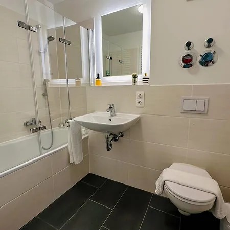 Apartment Cosy 4 With Free Parking, Balcony And Workspace