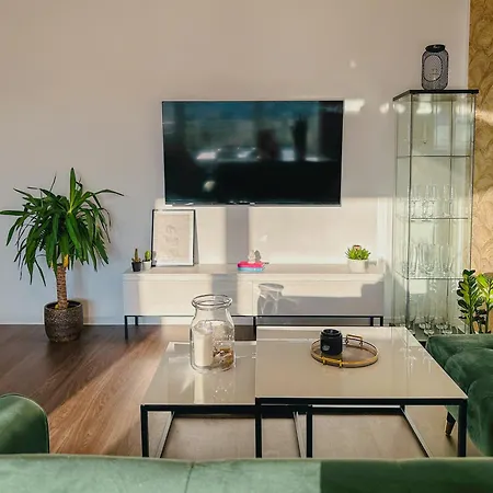 Apartman Cosy 4 - Free Parking - Balcony - Workspace *