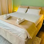 Cosy 4 - Free Parking - Balcony - Workspace Апартаменты *