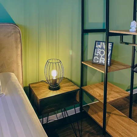 Cosy 4 - Ac - Free Parking - Balcony - Workspace *