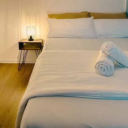 Apartmán Cosy 4 - Ac - Free Parking - Balcony - Workspace