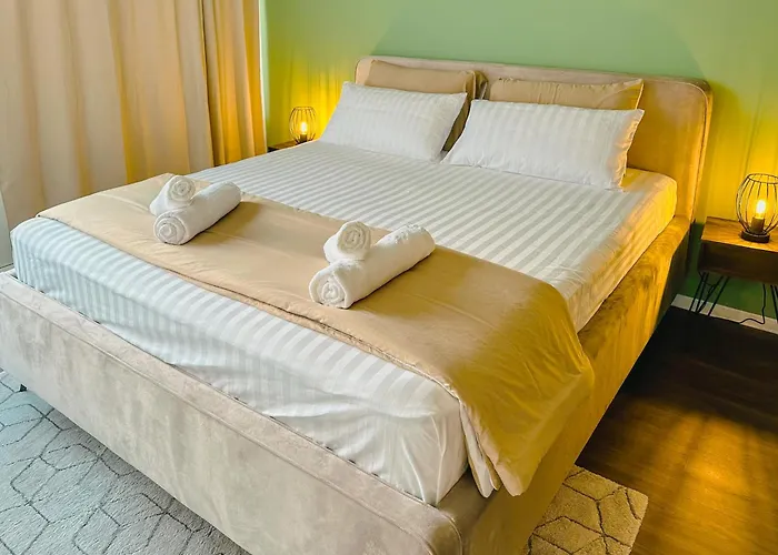 Cosy 4 - Free Parking - Balcony - Workspace Apartment *