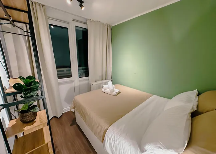 Cosy 4 - Free Parking - Balcony - Workspace