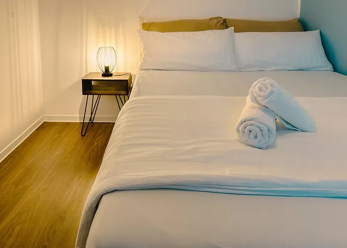 Apartmán Cosy 4 - Free Parking - Balcony - Workspace