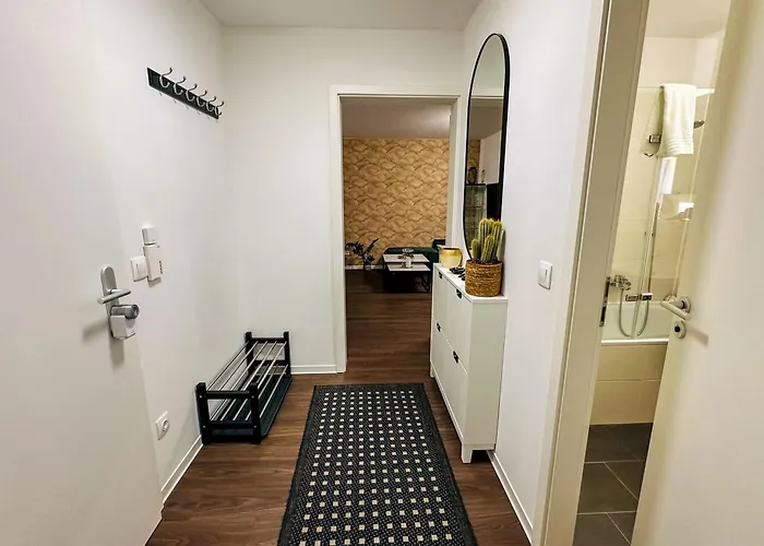 Cosy 4 - Free Parking - Balcony - Workspace *