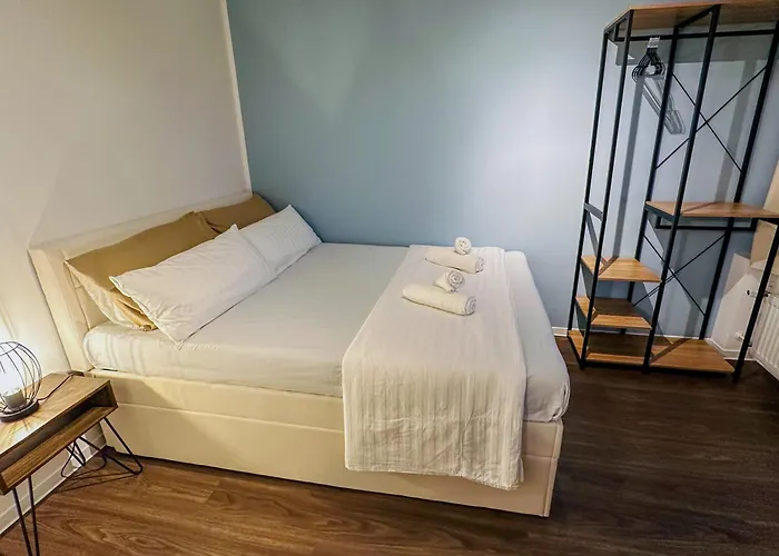 Cosy 4 - Free Parking - Balcony - Workspace